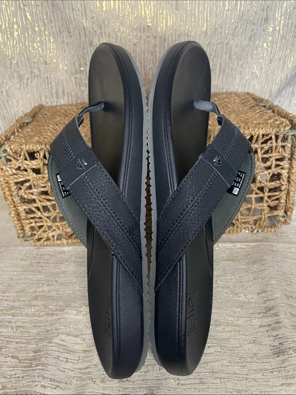 Reef Men's Black Perforated Comfort Flip Flops Sz 9 Mint!